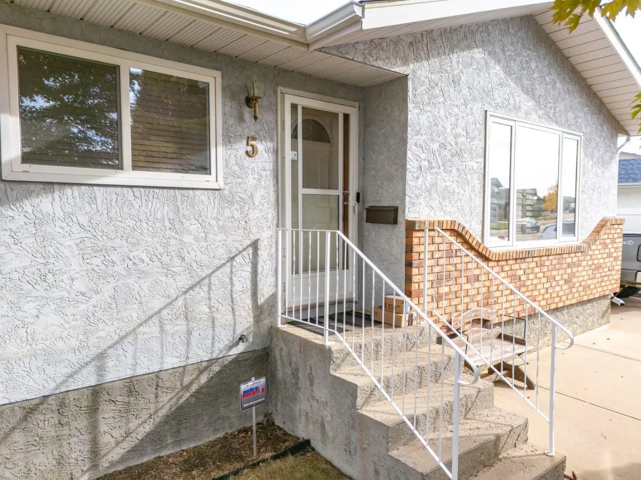 5 Stapeford Crescent SE