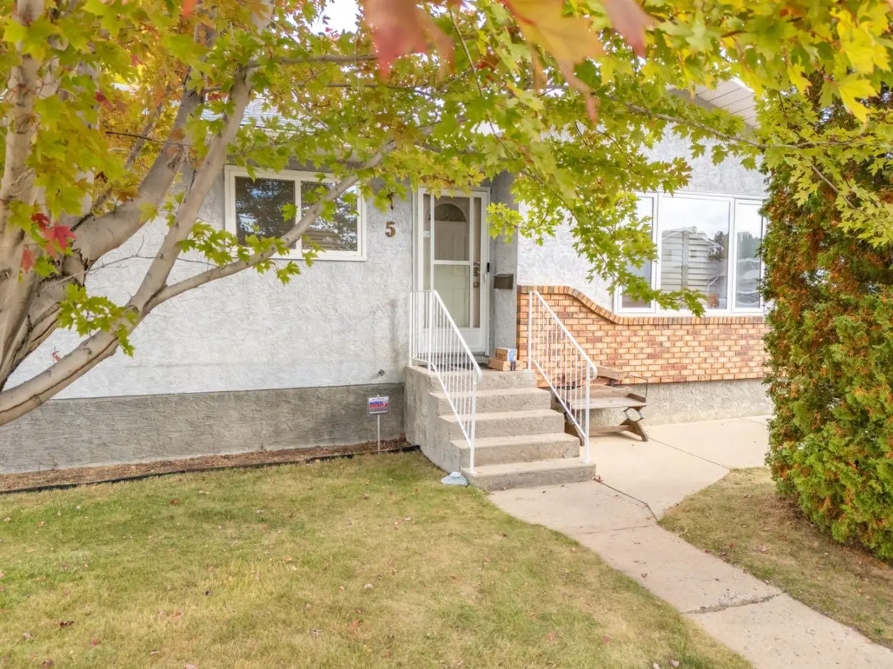 5 Stapeford Crescent SE