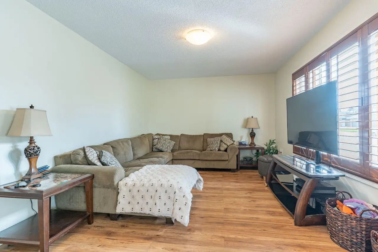5 Stapeford Crescent SE