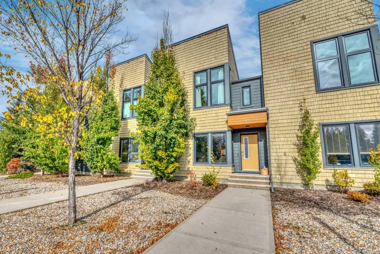 212 Walden Drive SE