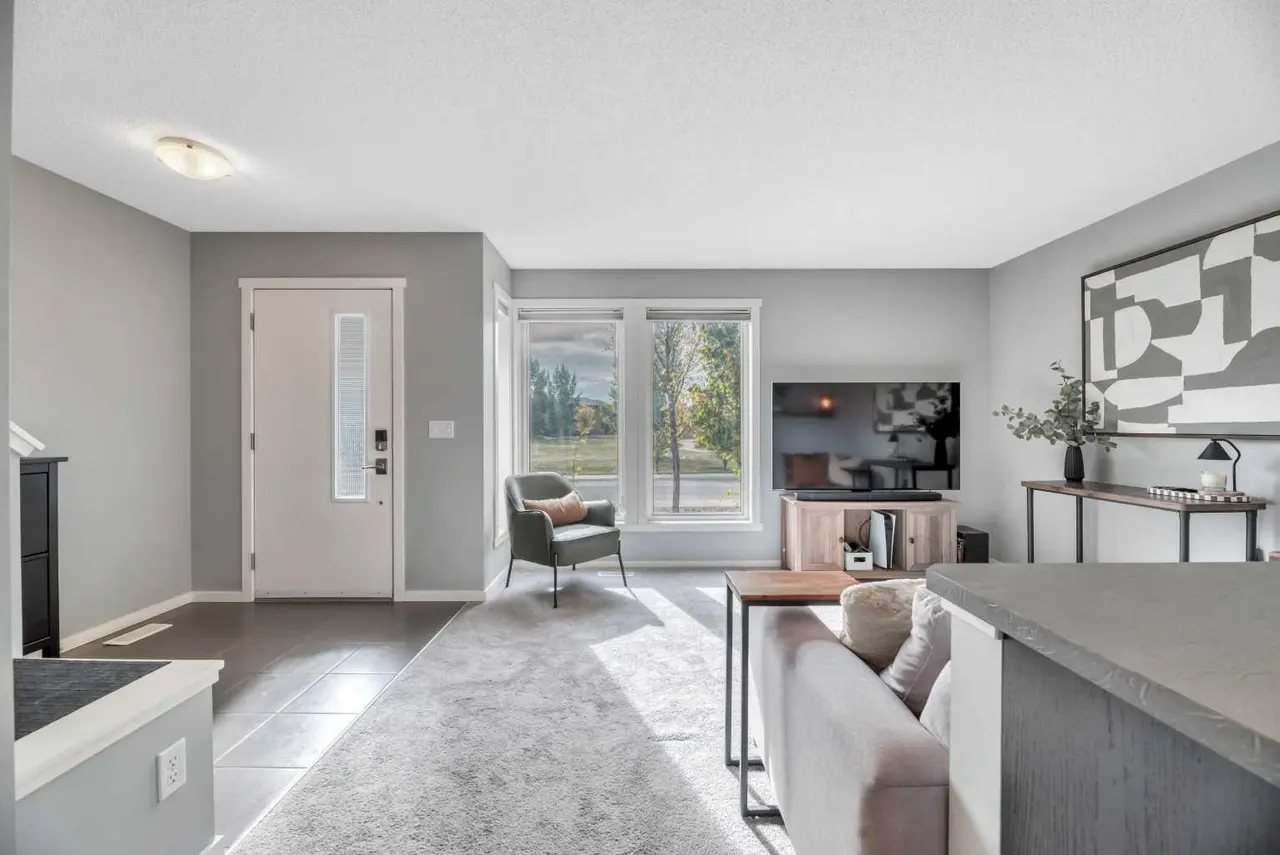 212 Walden Drive SE