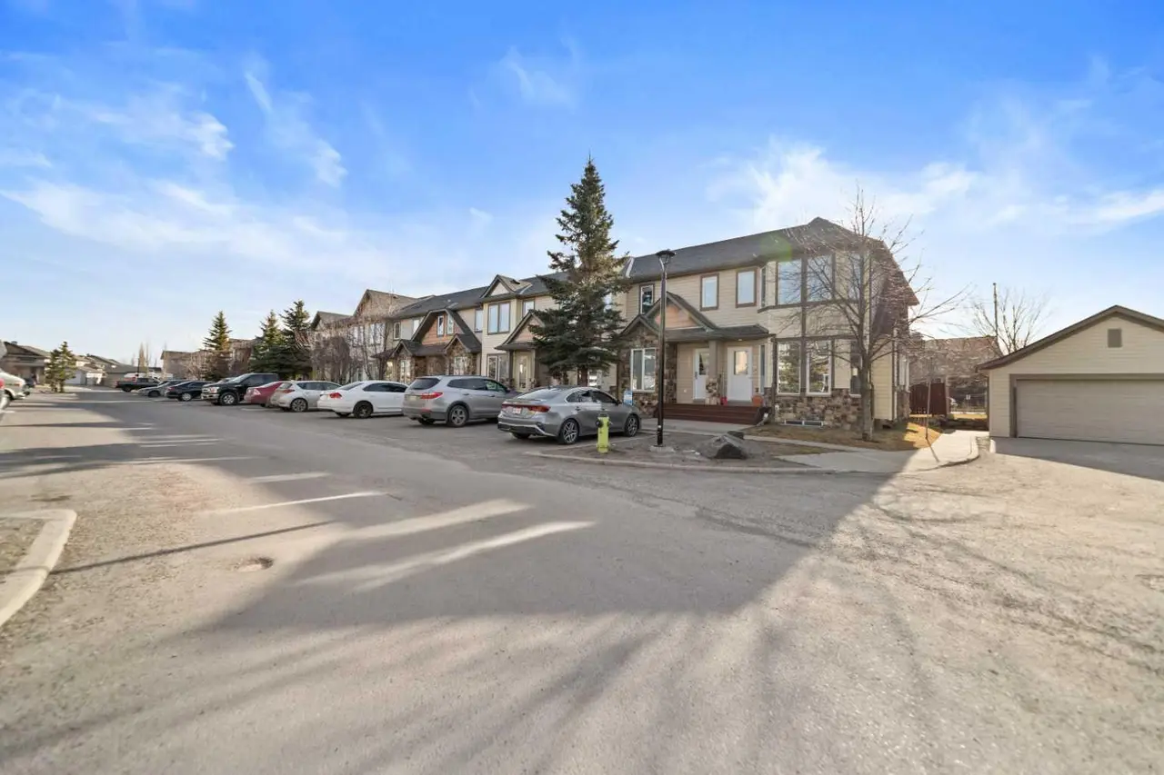209, 2445 Kingsland Road SE