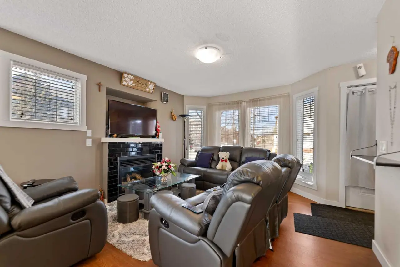 209, 2445 Kingsland Road SE