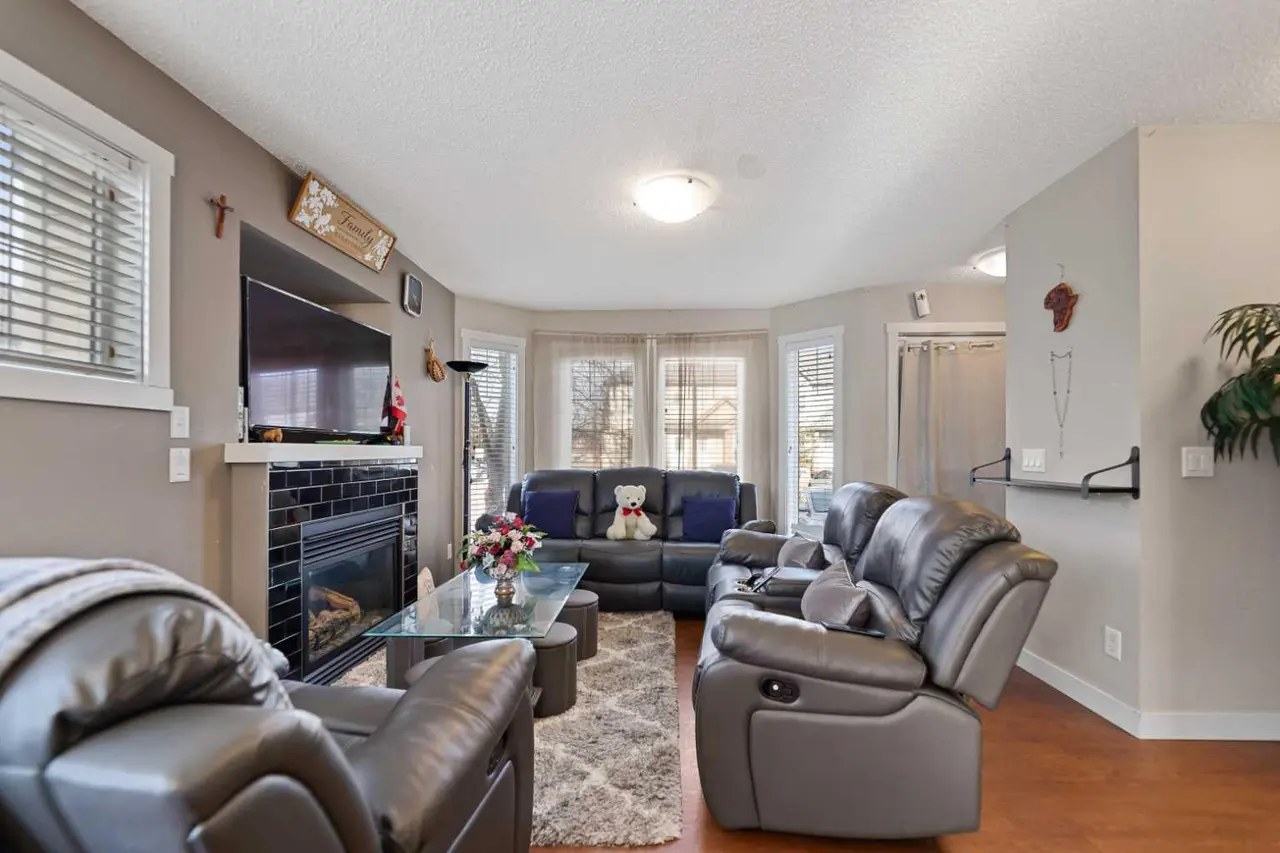 209, 2445 Kingsland Road SE