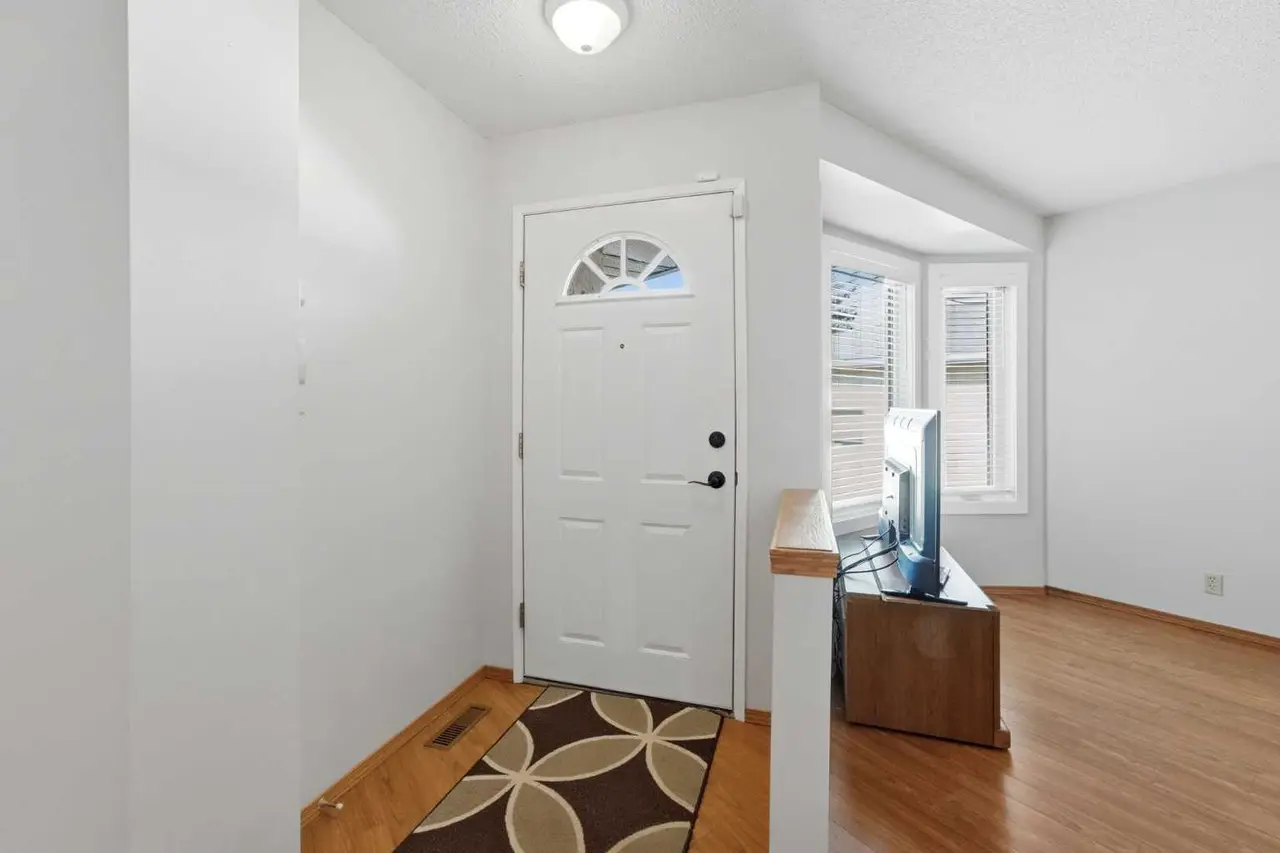 180 Doran Crescent 