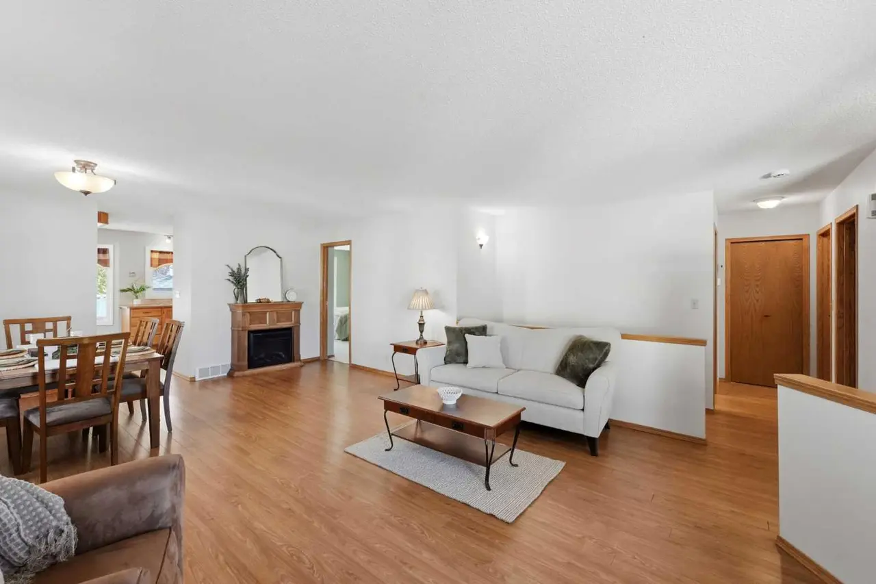 180 Doran Crescent 