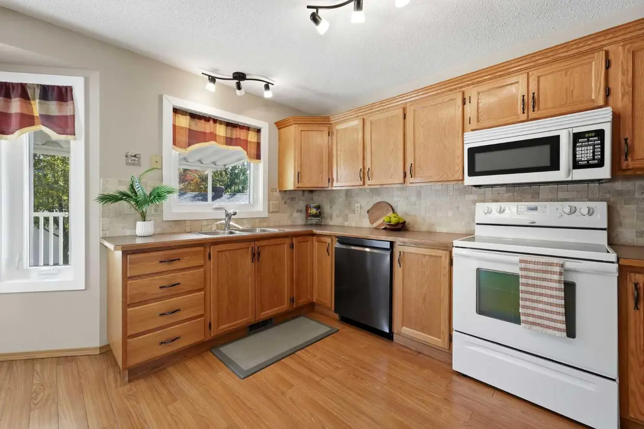 180 Doran Crescent 