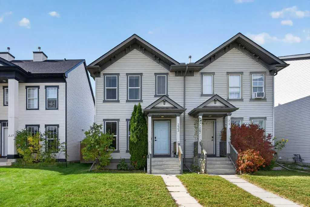 223 Elgin Point SE