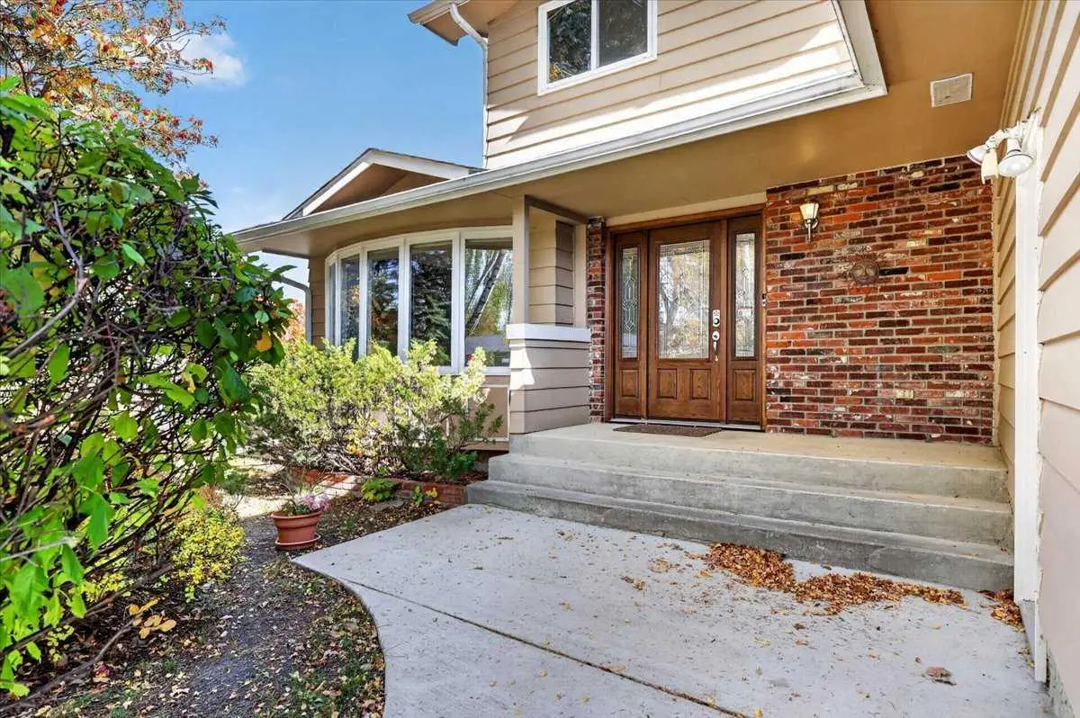 316 Parkland Way SE