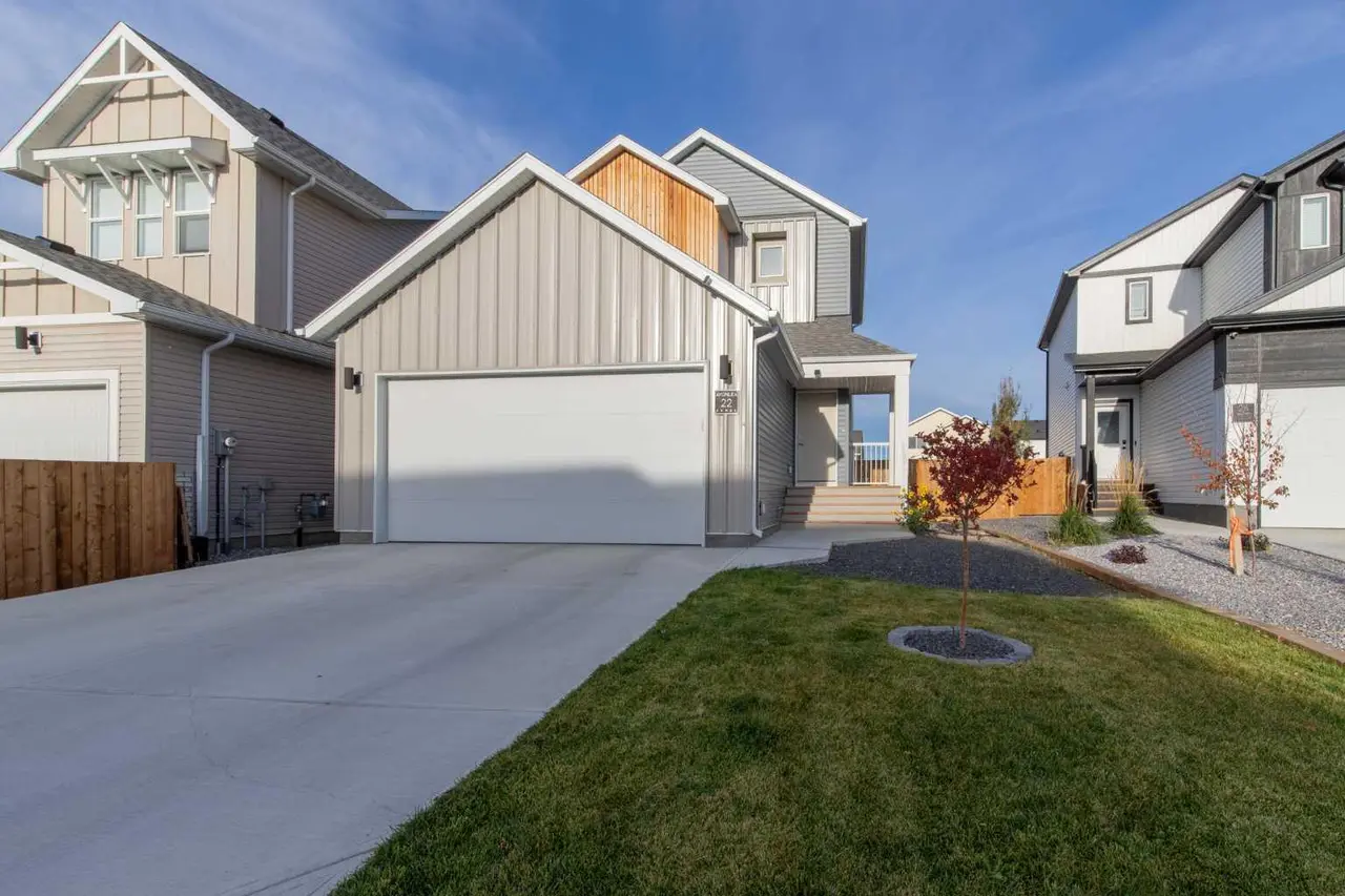22 Goldenrod Place W