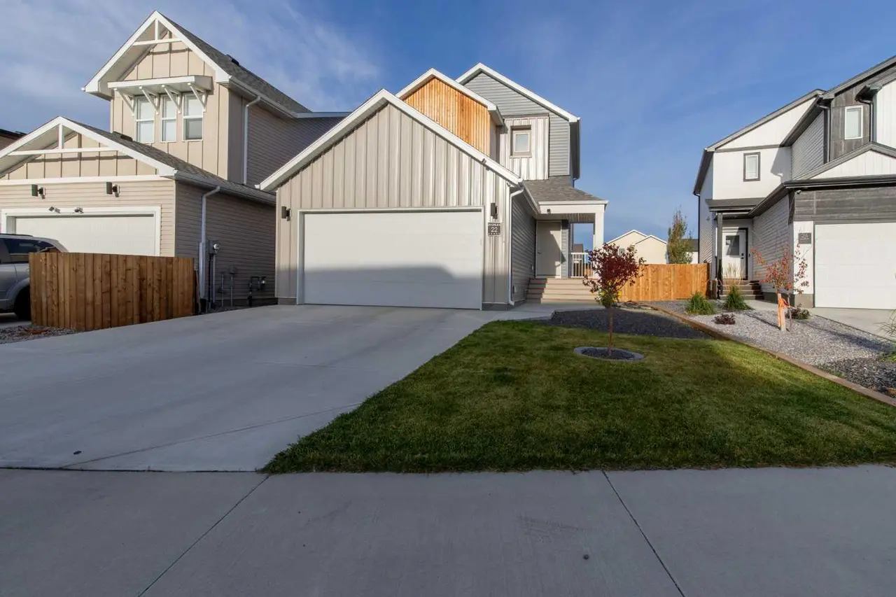 22 Goldenrod Place W