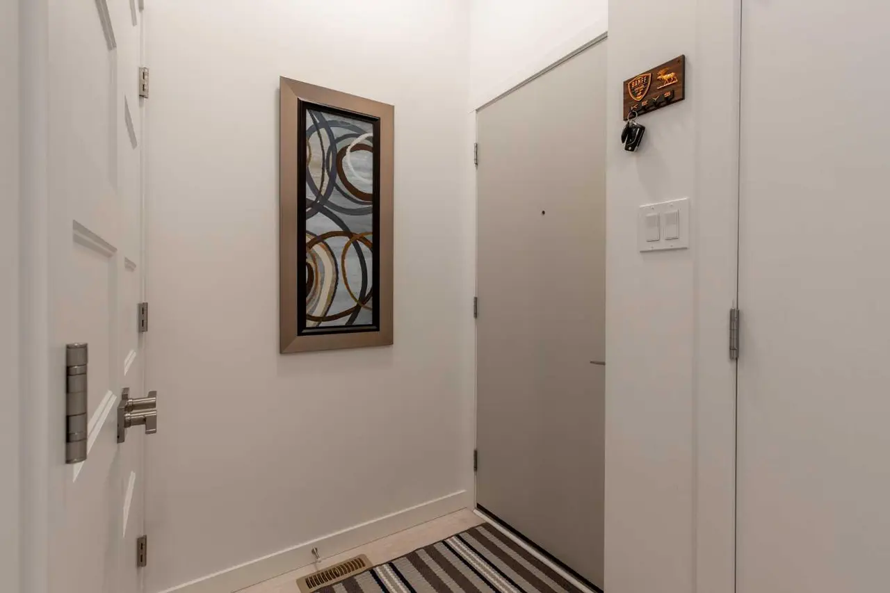 22 Goldenrod Place W