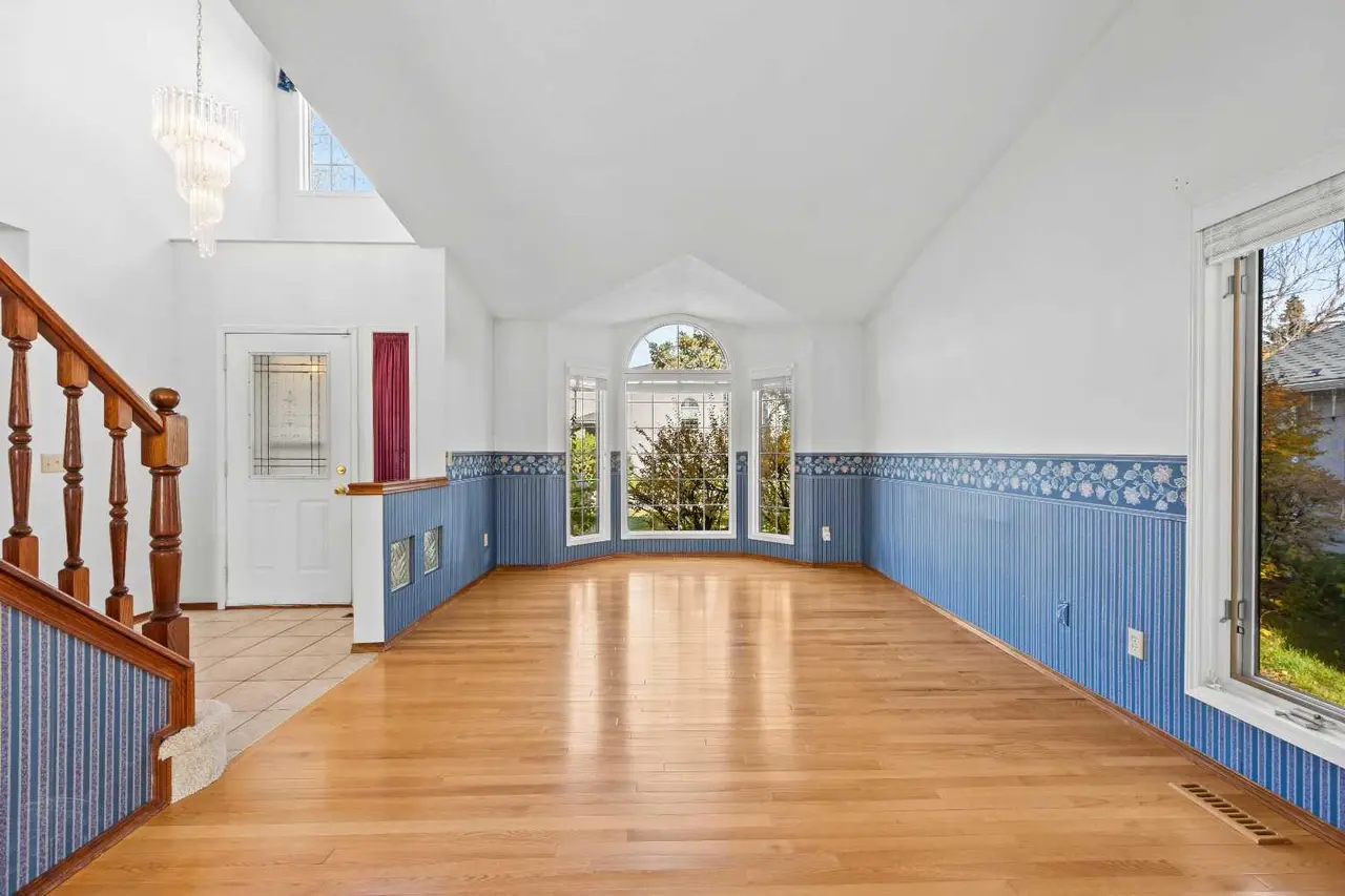 707 Hawkside Mews NW