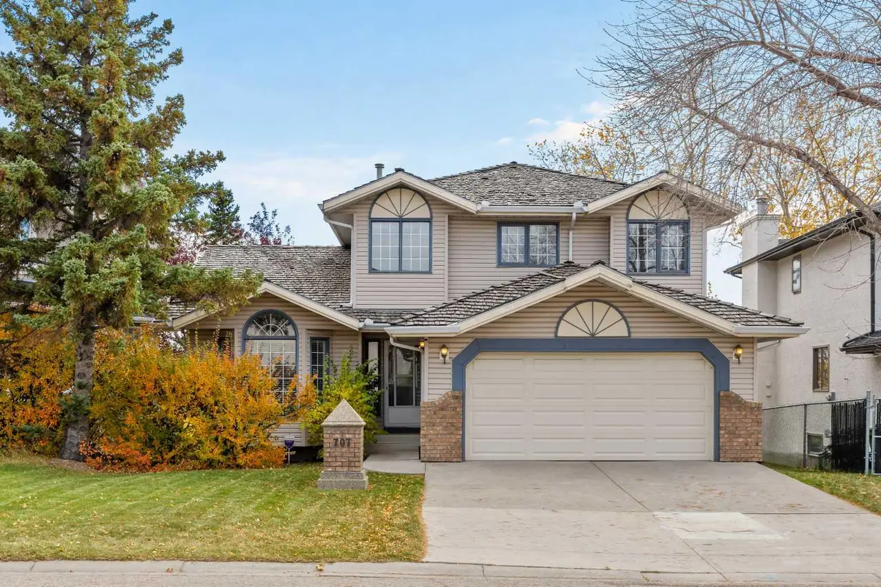 707 Hawkside Mews NW