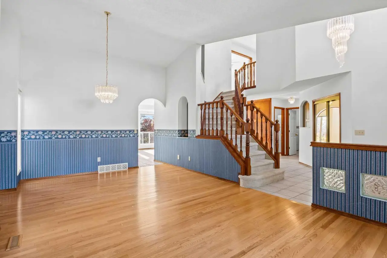707 Hawkside Mews NW