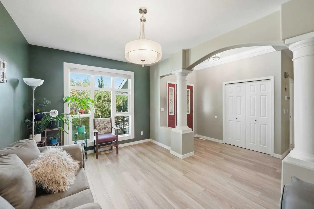 8 Drever Close 