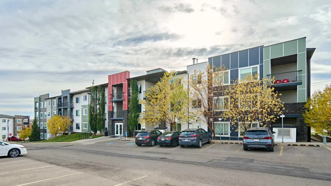 305, 12 Sage Hill Terrace NW