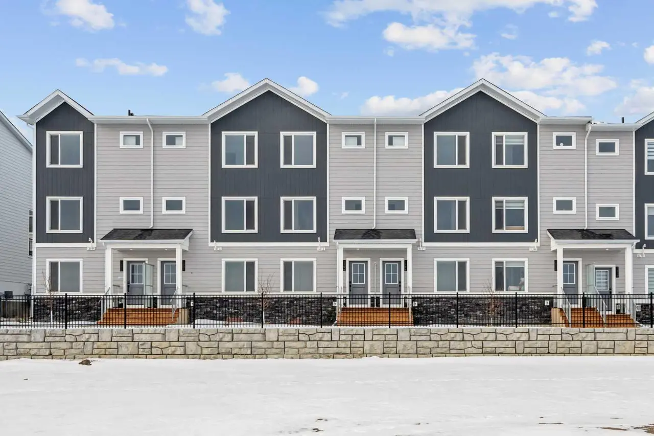 1308, 25 Wildwoods Court SW