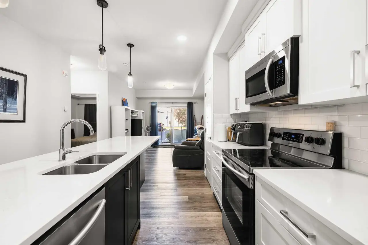 112, 300 Harvest Hills Place NE