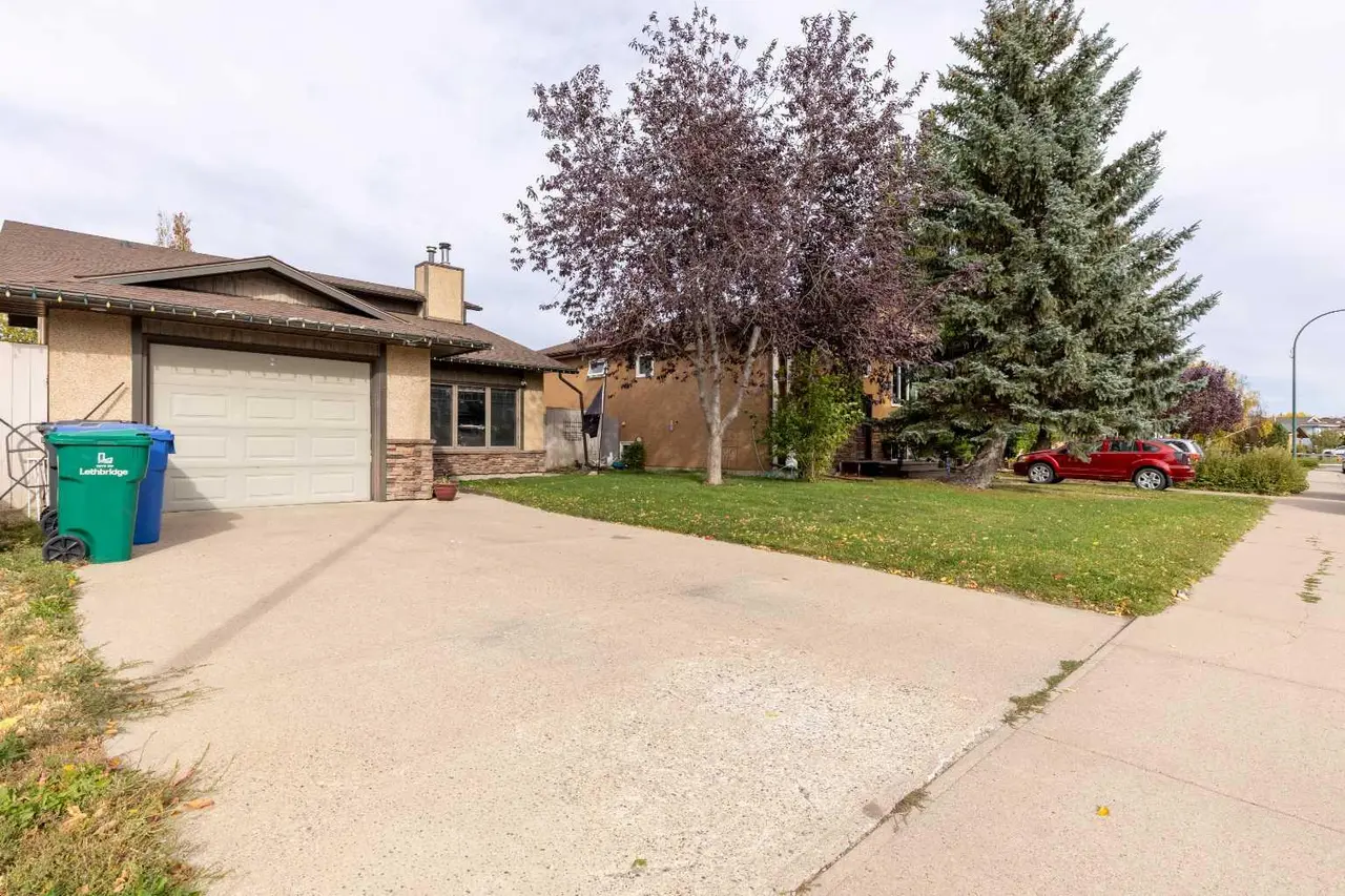 184 Lakhota Crescent W