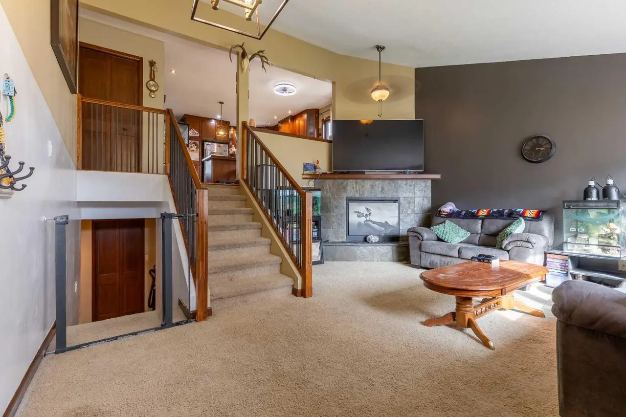 184 Lakhota Crescent W