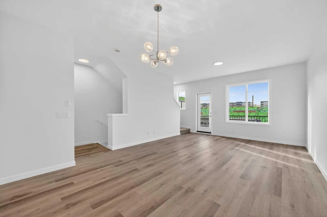 30 Creekside Avenue SW