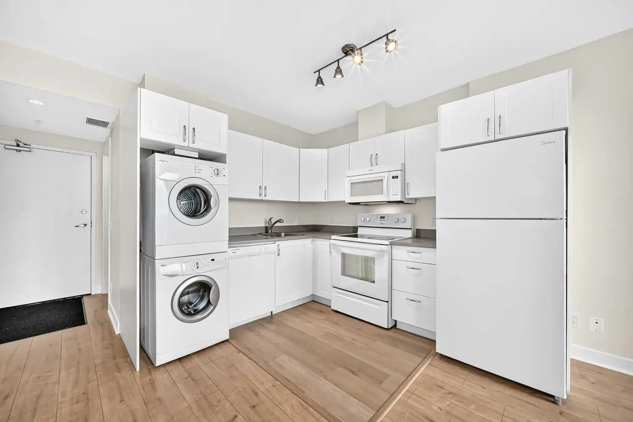 502, 30 Brentwood Common NW
