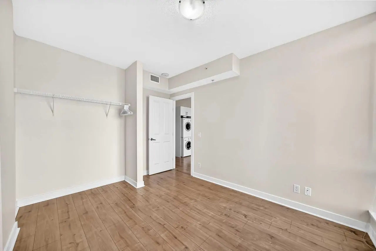502, 30 Brentwood Common NW