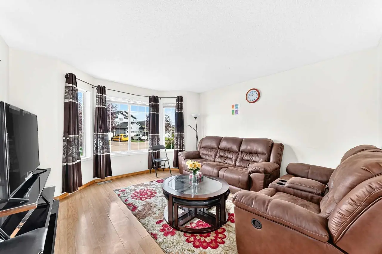 21 MARTIN CROSSING Link NE