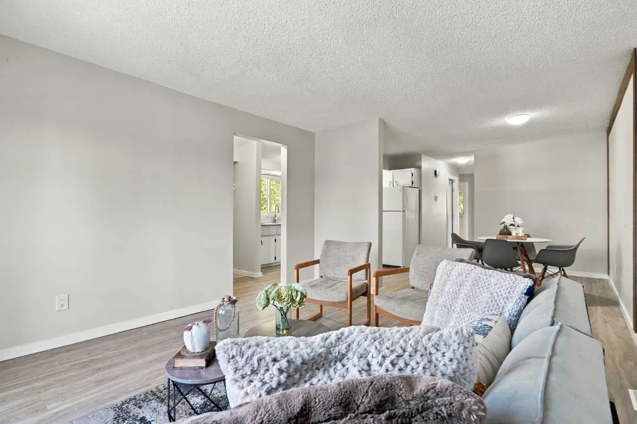 203 Penbrooke Close SE