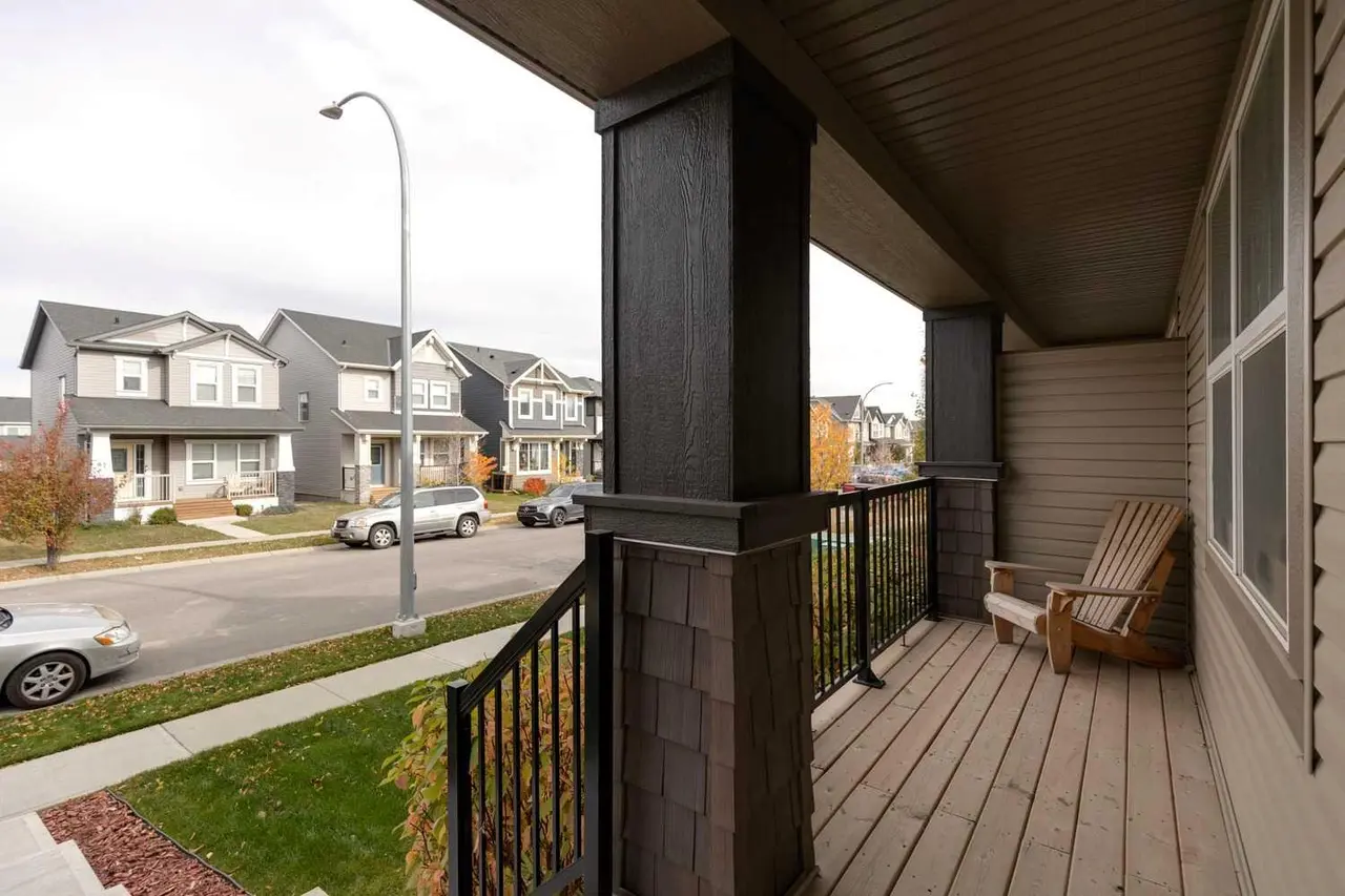 86 Hillcrest Close SW