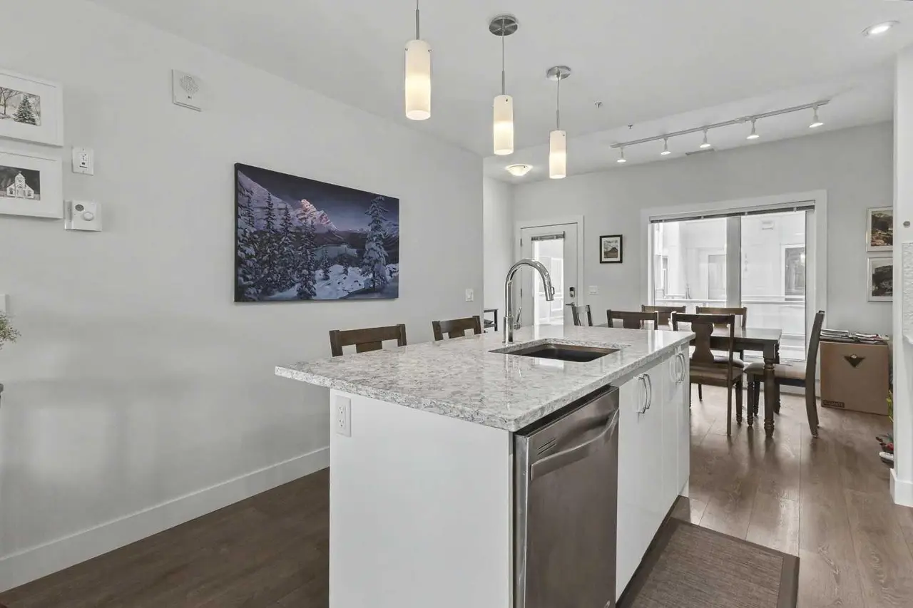 304, 20 Brentwood Common NW