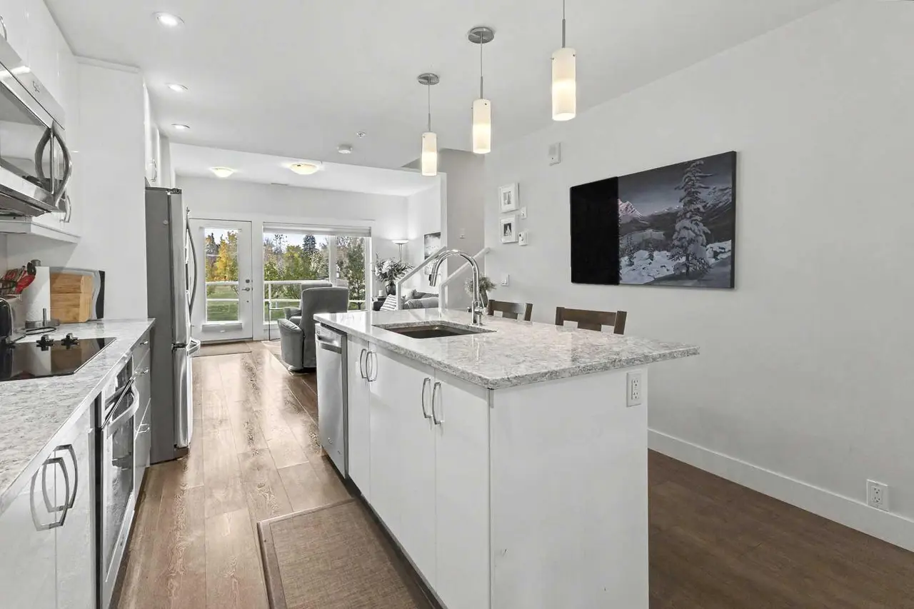 304, 20 Brentwood Common NW