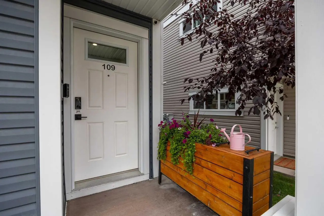 109, 355 Nolancrest Heights NW