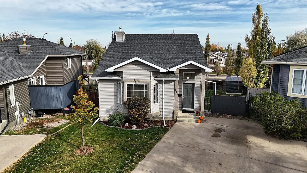 194 Peigan Court W