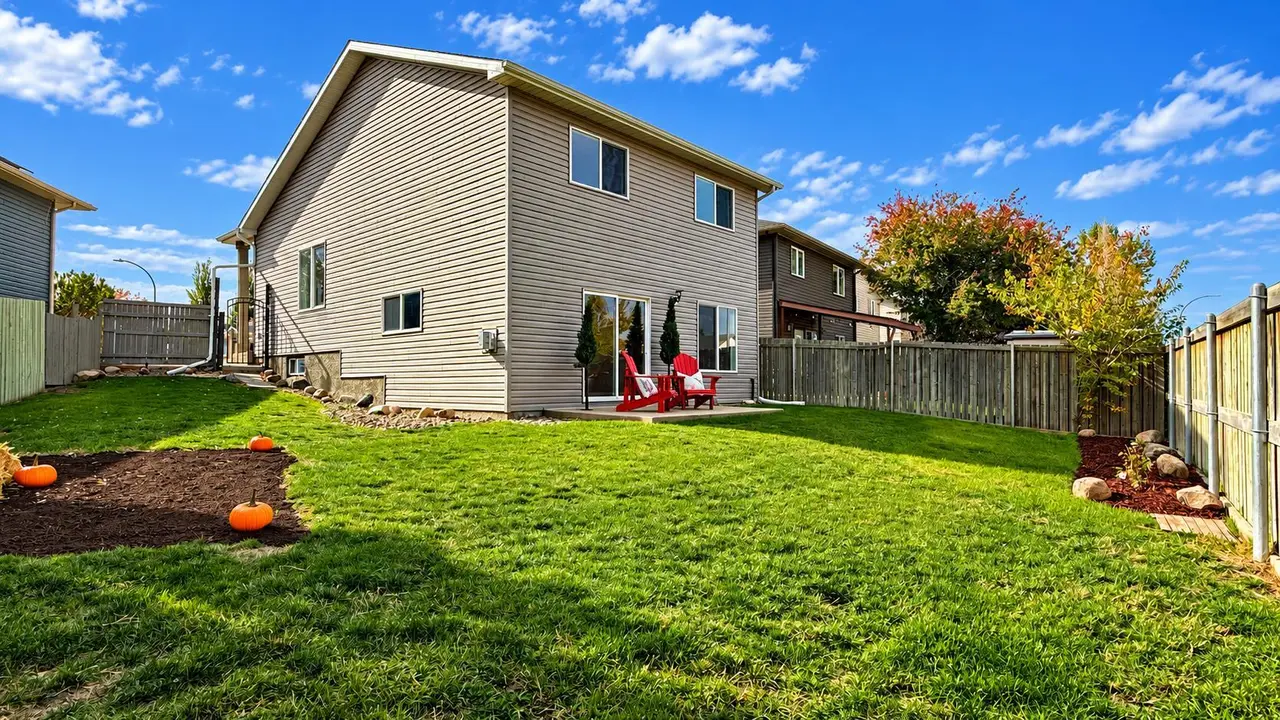 194 Peigan Court W