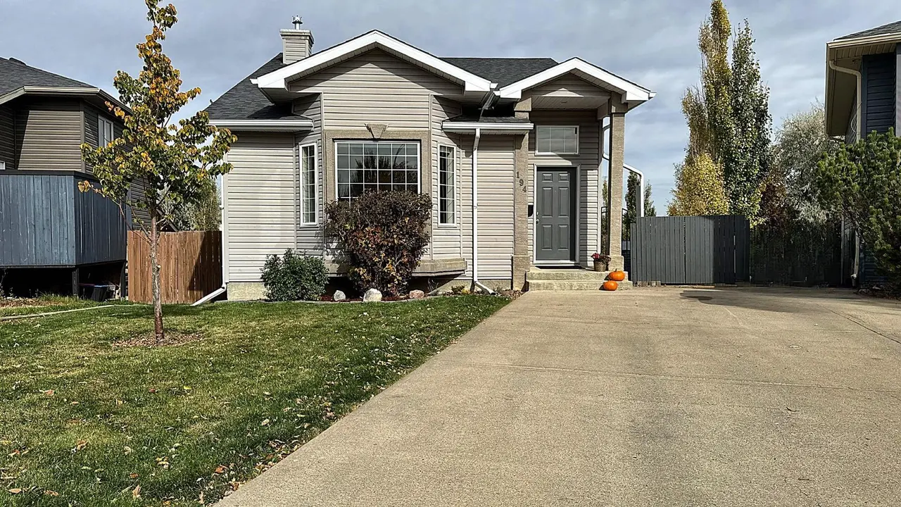 194 Peigan Court W
