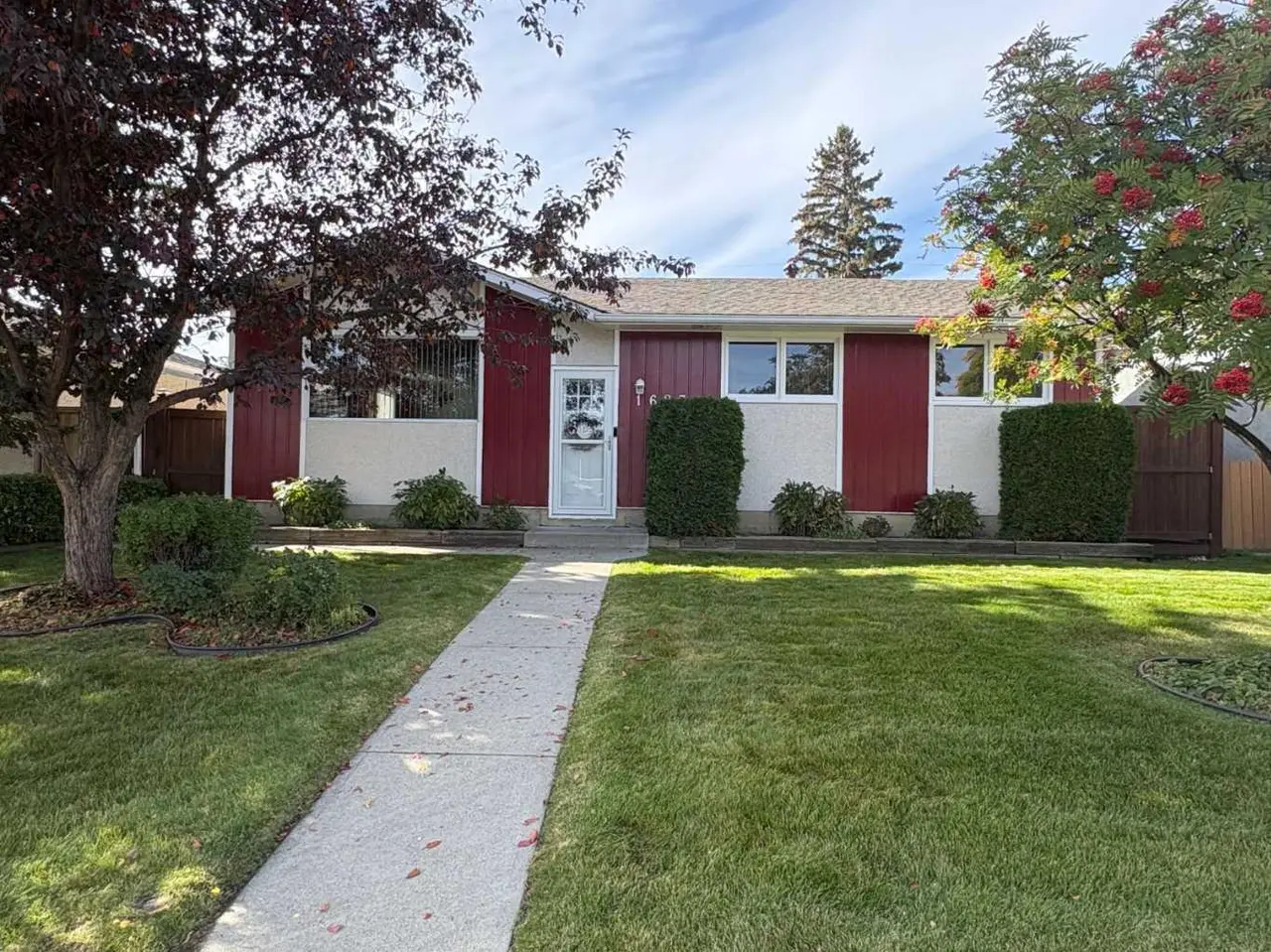 1623 Rouleau Crescent SE