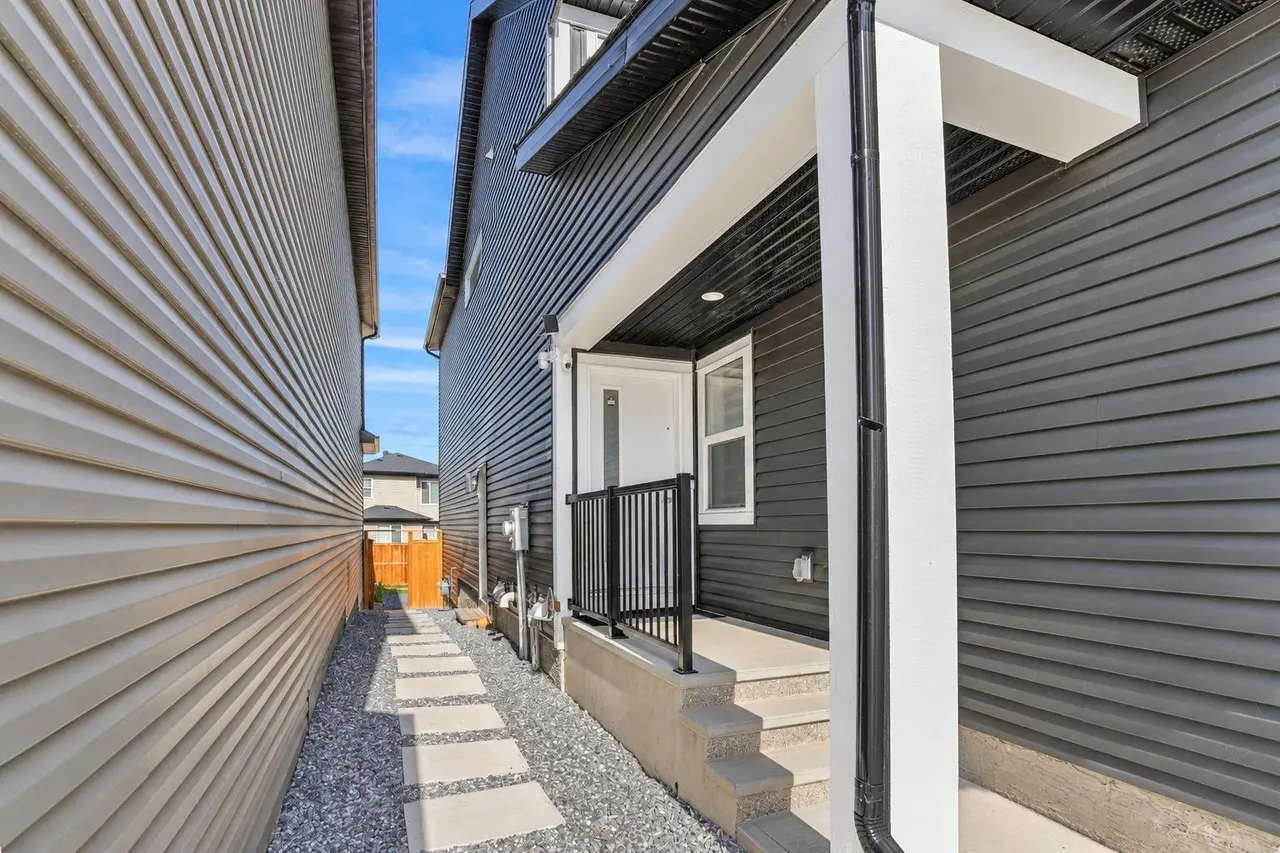 314 Corner Meadows Way NE