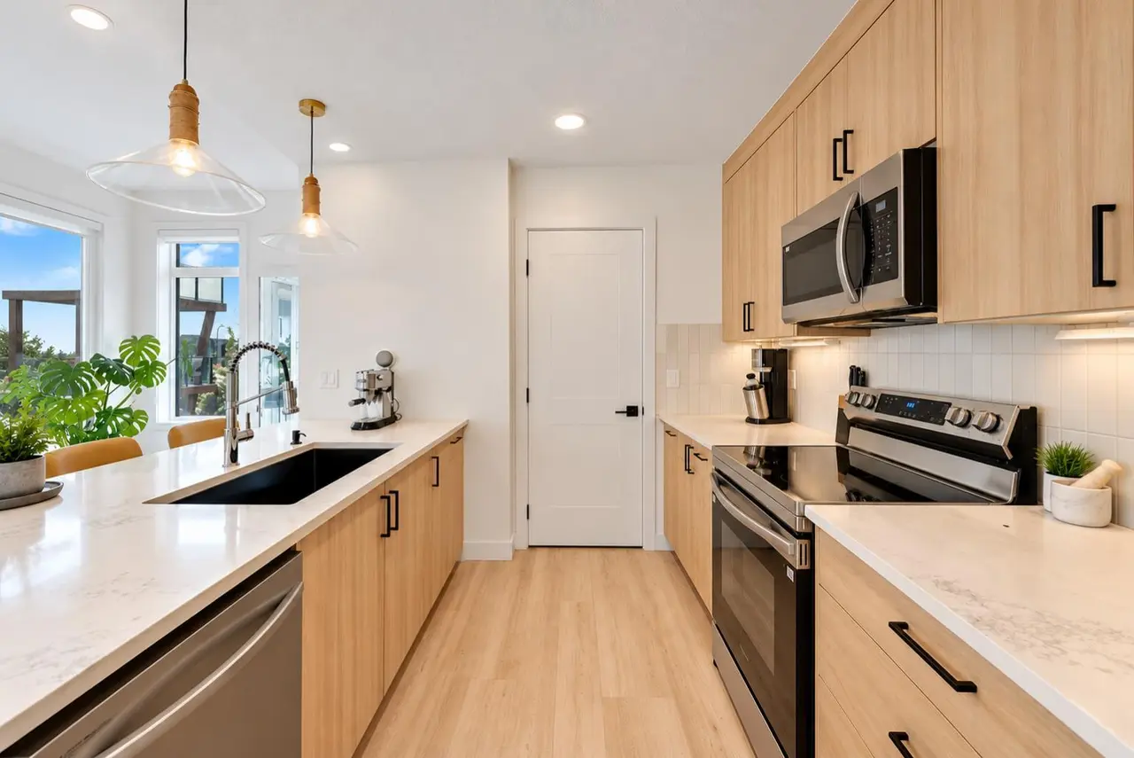 407, 562 Seton Circle SE