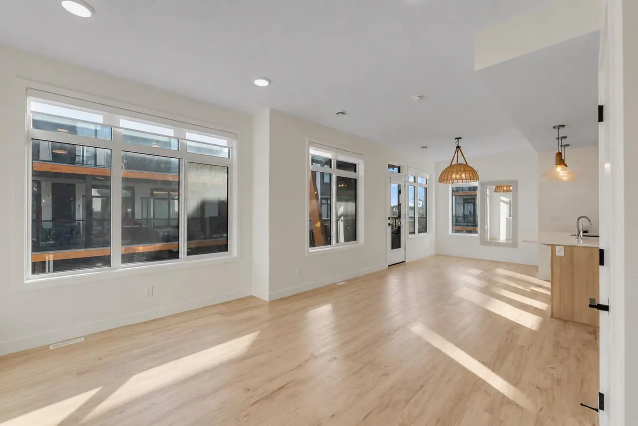407, 562 Seton Circle SE