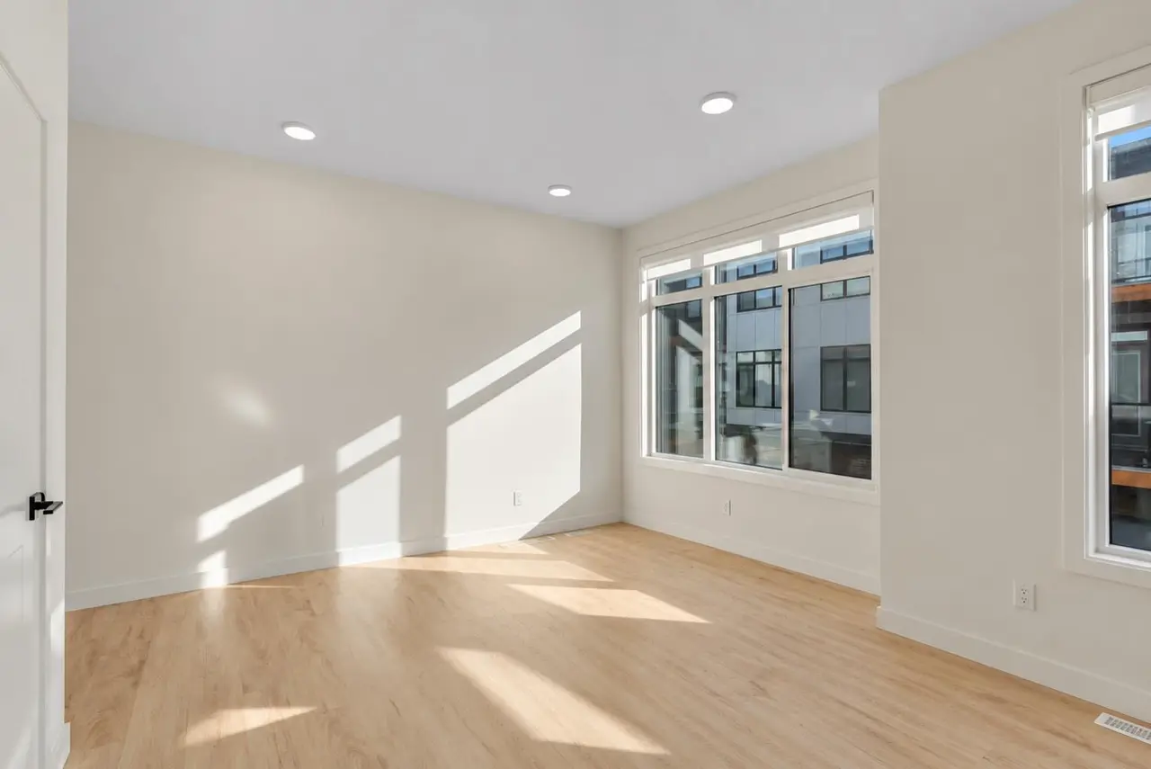 407, 562 Seton Circle SE