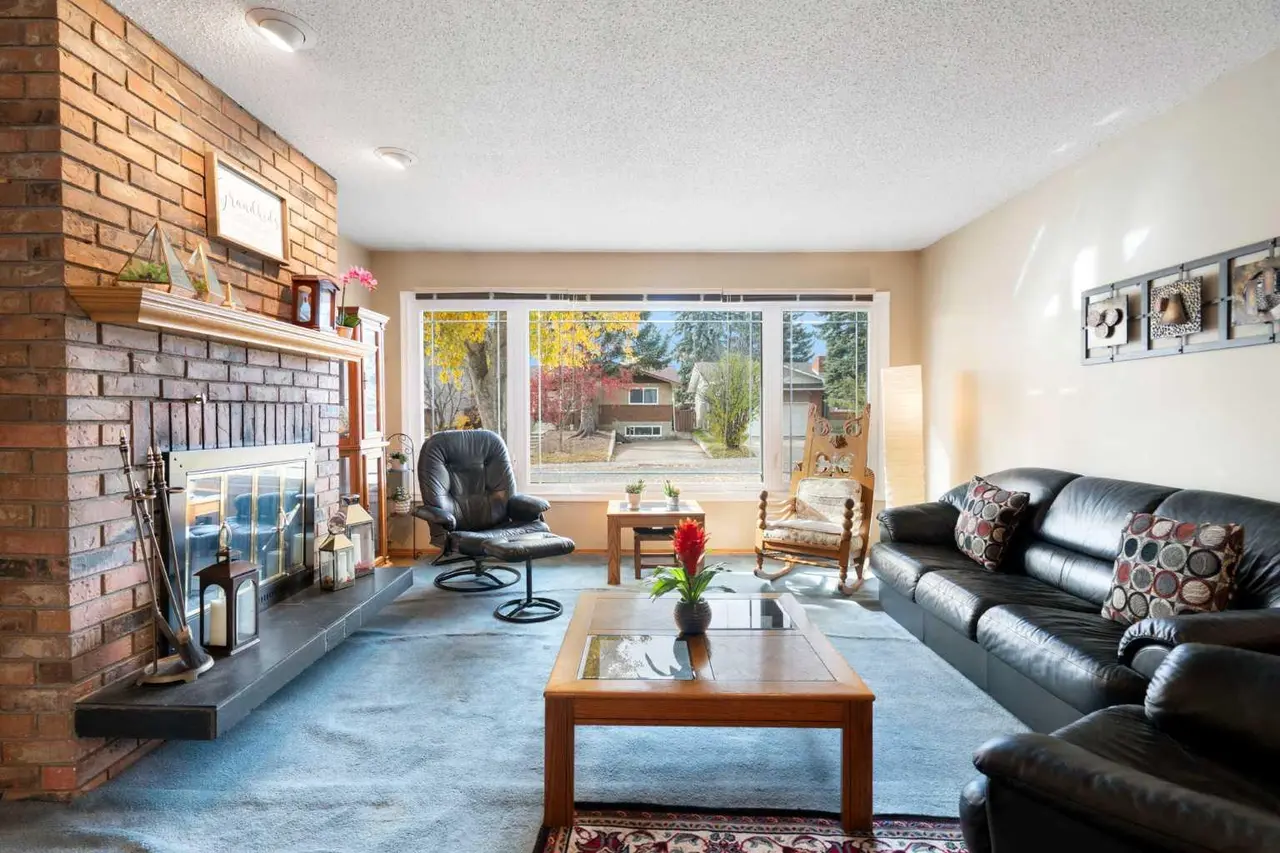 212 Whiteview Bay NE