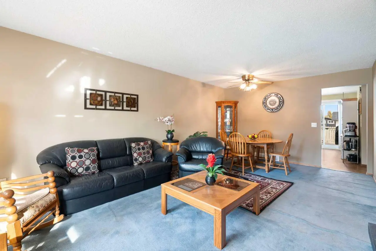 212 Whiteview Bay NE
