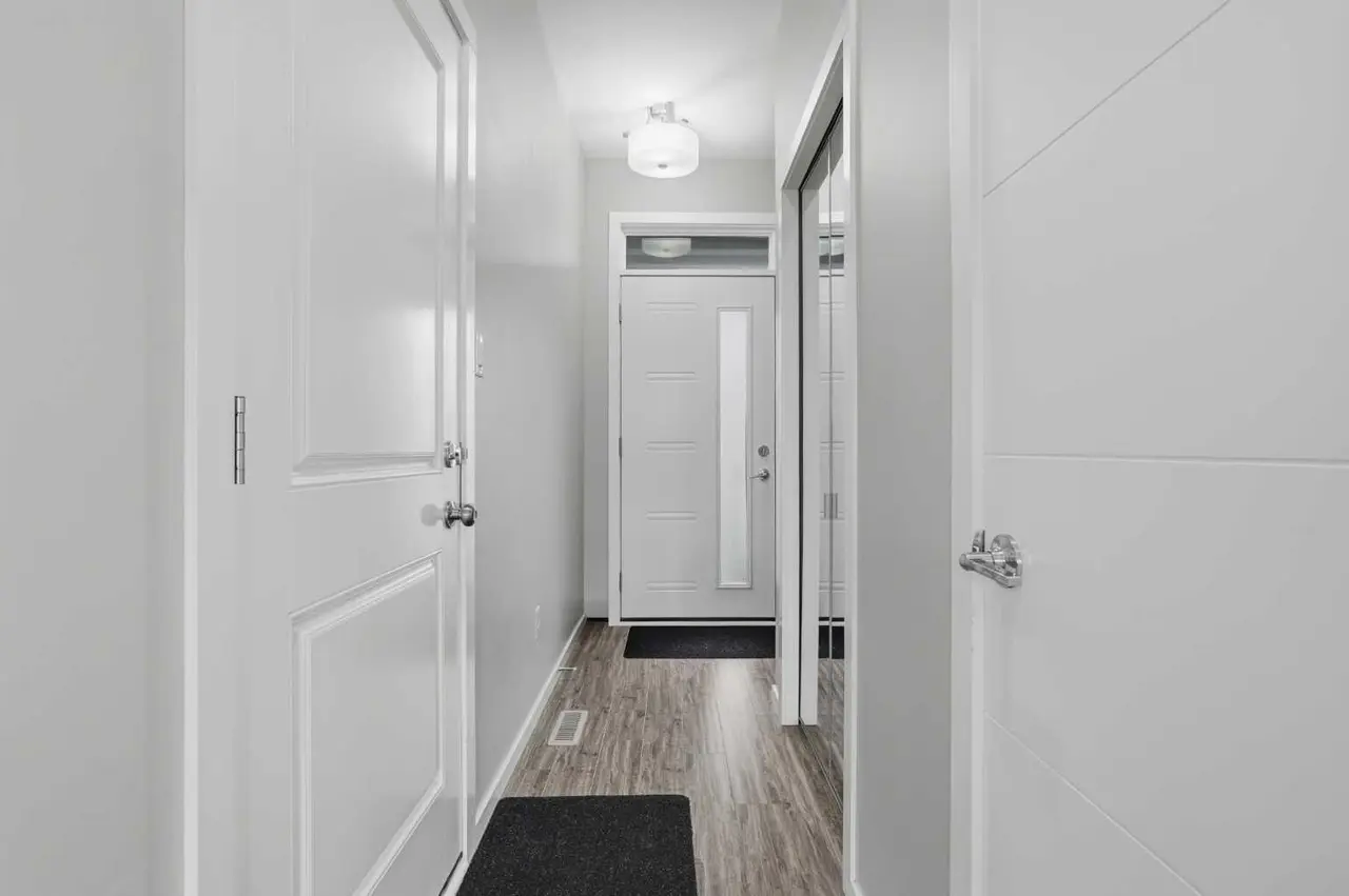 2, 466 Highlands Boulevard W