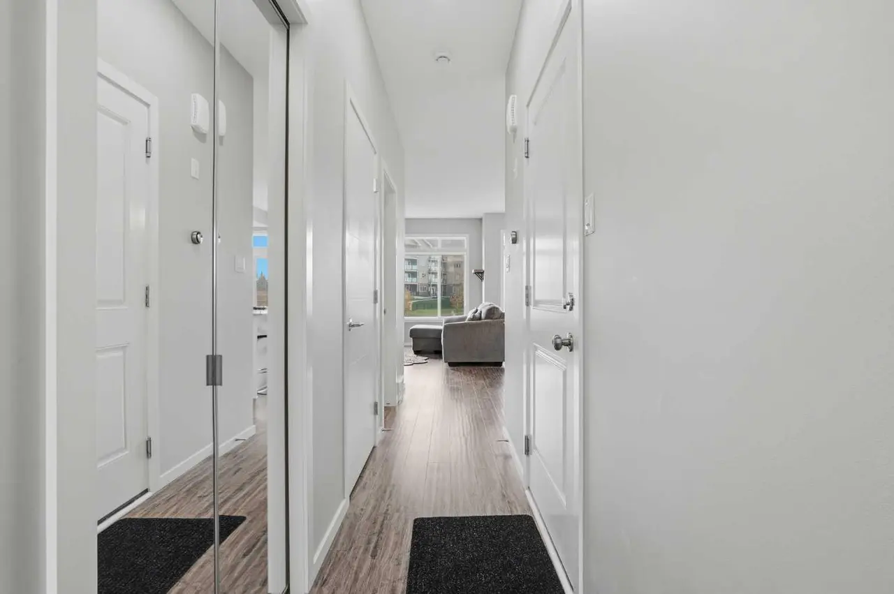 2, 466 Highlands Boulevard W