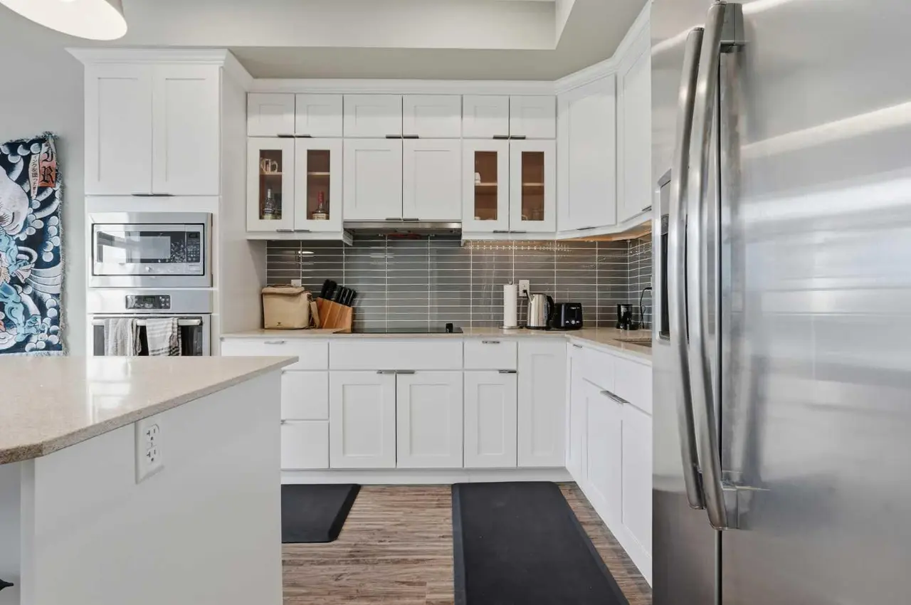 2, 466 Highlands Boulevard W