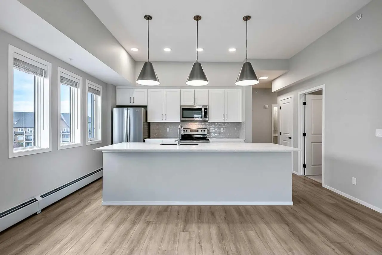 402, 140 Mahogany Street SE