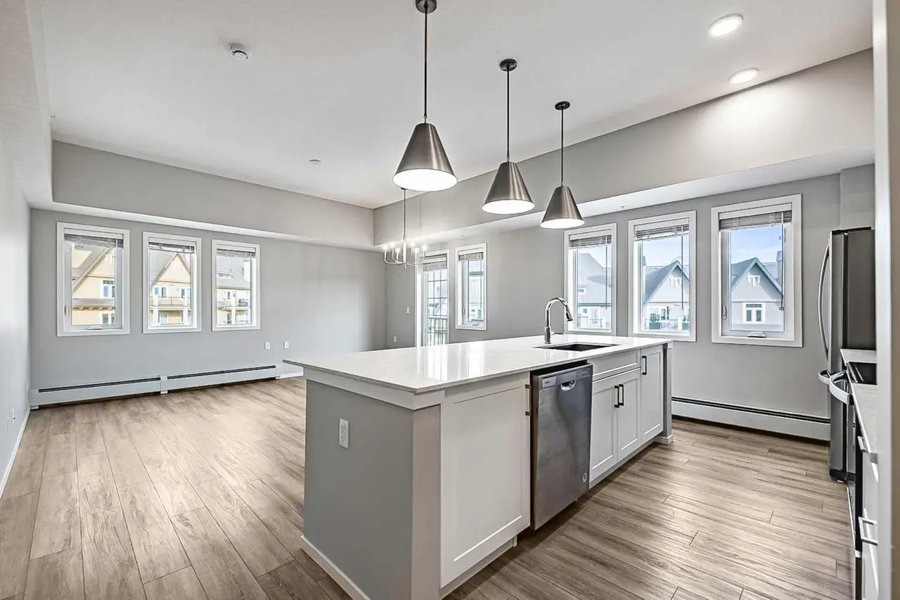 402, 140 Mahogany Street SE