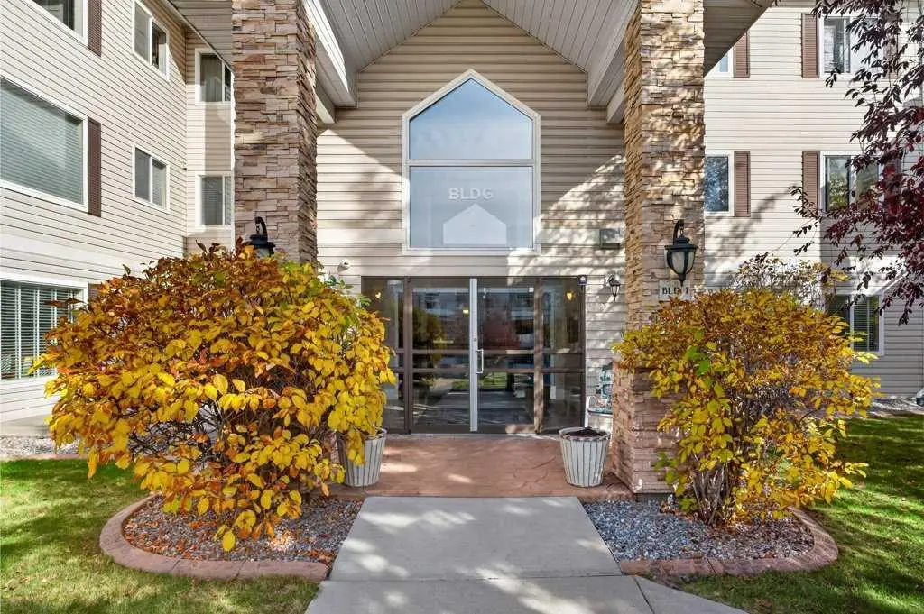 1202, 7451 Springbank Boulevard SW